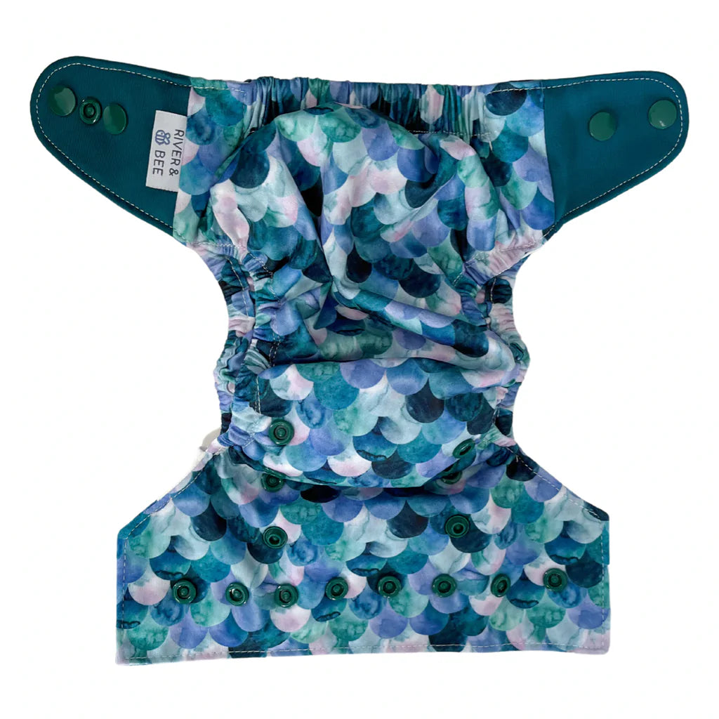 River & Bee Newborn Nappy