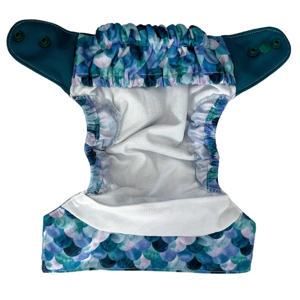River & Bee Newborn Nappy
