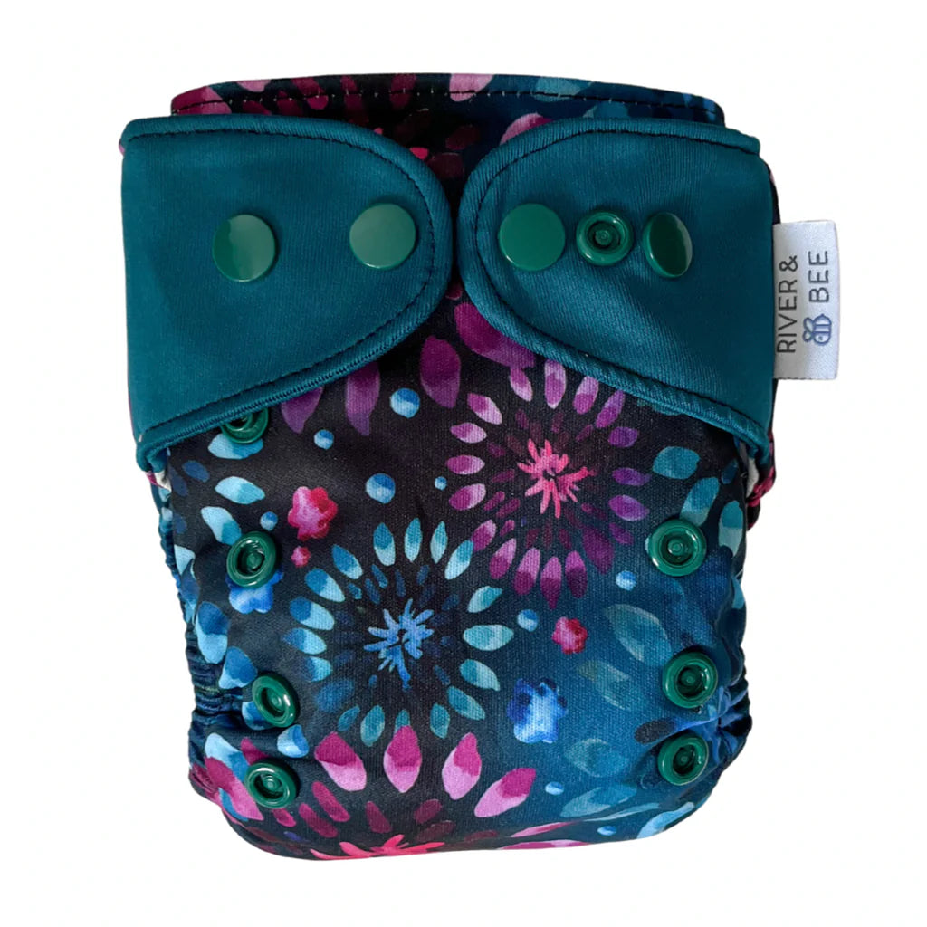 River & Bee Newborn Nappy